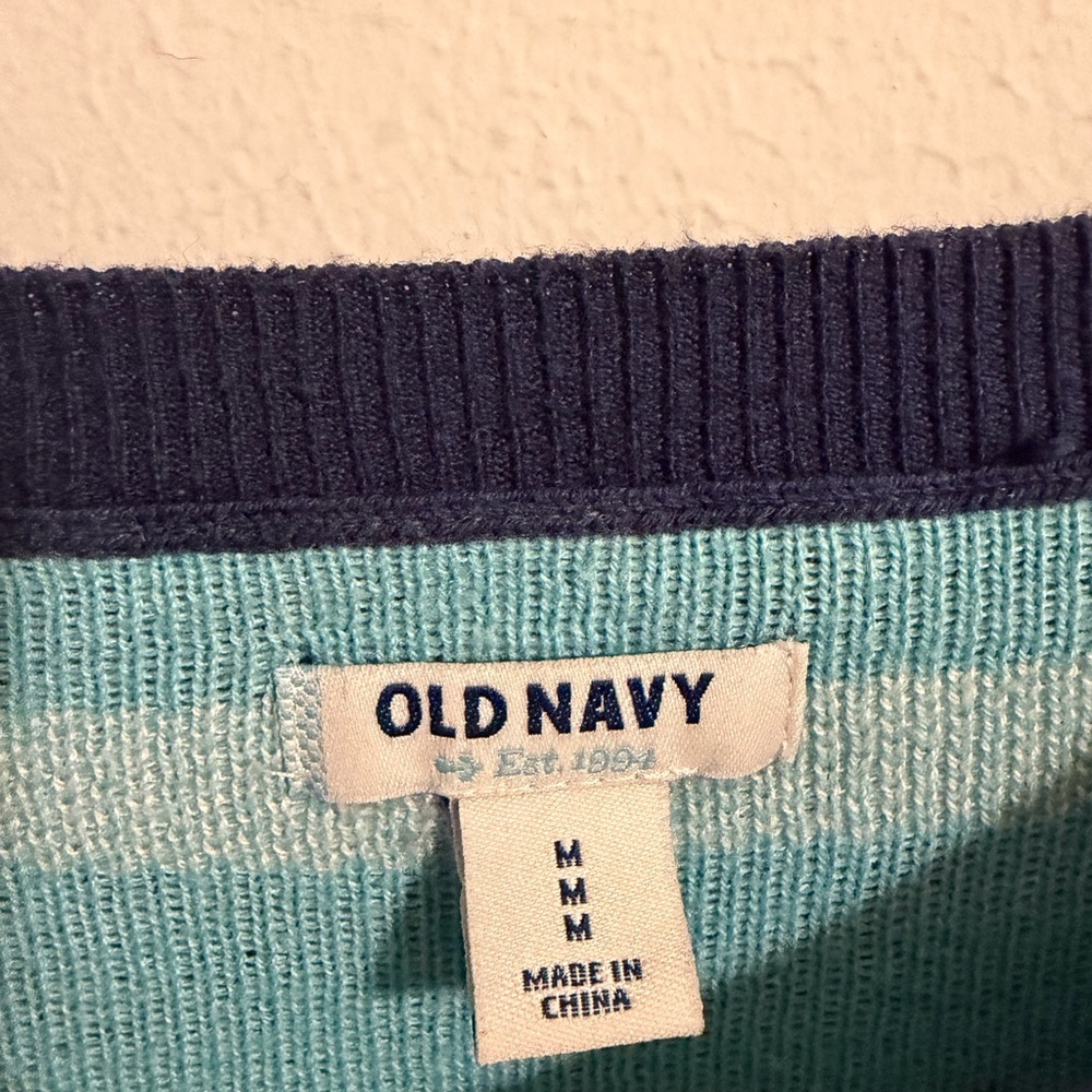 GAP Navy Sweater with Heart Pattern Gap Women's Pullover Classic Sweater Size‎ M - Picture 6 of 7